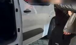 Canlı yayında Türk bayrağını yakmaya çalıştı!