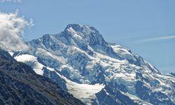 Dağ tırmanışında 2 kişi hayatını kaybetti