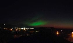 Fethiye'de gökyüzündeki mor ve yeşil ışık görüldü
