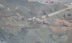 Göçük altında kalan şantiye müdürü aranıyor