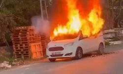 Hafif ticari araç yandı