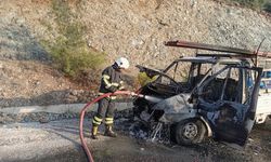 Hatay'da kamyonet yandı
