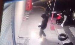 İş yerine el yapımı patlayıcı ile saldırı kamerada