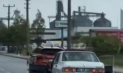 Kapıları açık otomobil ile yolculuk yaptı