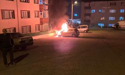 Karabük’te Park Halindeki Otomobil Yandı