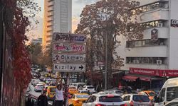 Kızılay tabelası, bir kez daha yenilendi