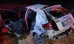 Kontrolden çıkan otomobil şarampole devrildi