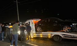 Manisa'da traktör ile çekici çarpıştı