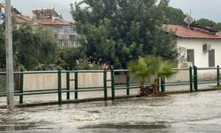 Marmaris’te fırtına iki yelkenliyi karaya sürükledi