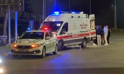 Motosiklet ile otomobil çarpıştı!