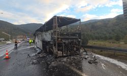 Öğrencileri taşıyan otobüs, alev topuna döndü