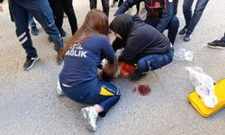 Okul önünde otomobil çarptı!