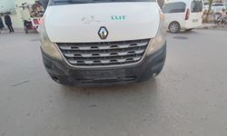 Otomobil elektrikli bisiklete çarptı