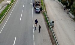 Otomobil, güvenlik şeridinde duran tankere çarptı