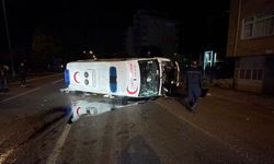 Otomobille ambulans çarpıştı!