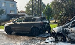 Park halindeki otomobil yandı!