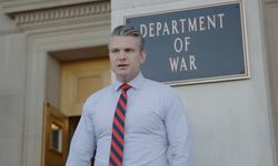 Pentagon'da 'Savaş Bakanlığı' tabelaları!