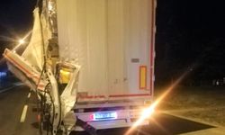 Samsun'da minibüs TIR'a arkadan çarptı