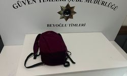 Taksim'de turisin çantasını çaldı