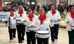 Törende dağıtılan hediyeler için kıyasıya yarış