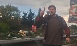 Trafik tartışmasında aracın camını yumrukladı