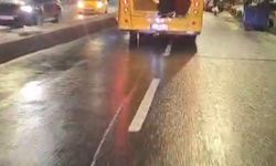 Üsküdar’da İETT Otobüsüne Tutunan İki Çocuk Kamerada