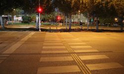 Yaya geçidinden geçerken otomobil çarptı