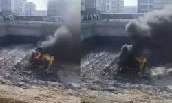 Arnavutköy'de iş makinesi yandı
