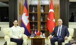 Bakan Bolat, Kamboçyalı mevkidaşıyla ile görüştü