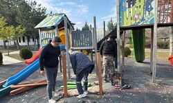 Kalecik’te Çocuk Oyun Alanlarında Bakım Çalışmaları Sürüyor