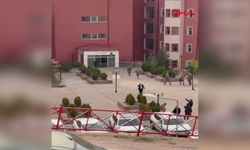 Kadın memuru rehin aldı