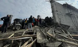 Tek katlı inşaatta çöktü!