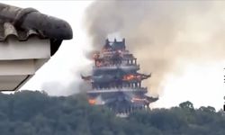 Çin’de Tarihi Tapınak Alevlere Teslim