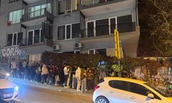 Kızılay tabelası önünde bitmeyen sıra!