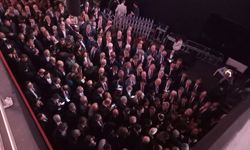 Oy Sandıkları Önünde Büyük Yığılma