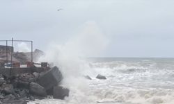 Akçakoca’da Kuvvetli Rüzgâr Dalgaları Yükseltti