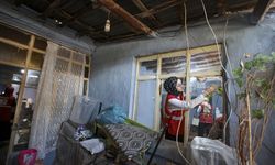 Baba ve engelli kızı Türk Kızılayın sürpriziyle mutlu oldu