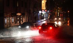 İstanbul'da sağanak hayatı felç etti