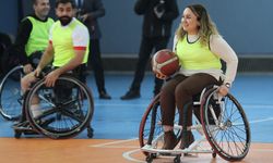 Konya'da Engelliler ile kurum müdürleri basketbol maçı yaptı