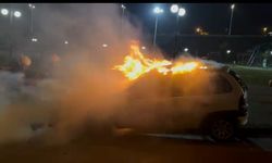 Yozgat’ta Park Halindeki Otomobil Alev Aldı