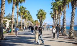 Antalya'da aralık ayında denize girdiler