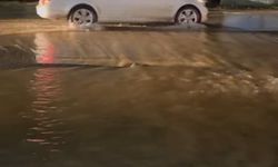 Bodrum’da su hattı patladı, asfalt çöktü