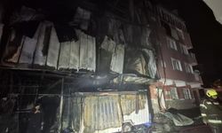 Bursa’da Depo Yangını: Alevler Yan Binaya Sıçradı