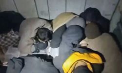 Demir yüklü TIR'ın dorsesinden 37 kaçak göçmen çıktı