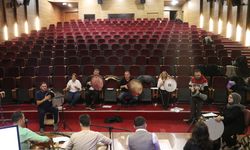 Doktor, hastane stresini ritim grubuyla atıyor