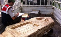 Kamyonette tapınak taşı ve aslan başı ele geçirildi