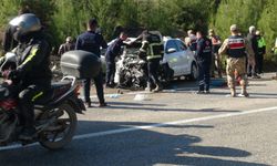 Kilis'te hafif ticari araç ile otomobil çarpıştı