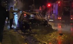 Küçükçekmece'de seyir halindeki otomobil yandı