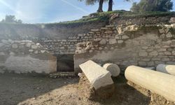 Metropolis Antik Kenti’nde 2 Bin 200 Yıllık Tanrıça Başı Bulundu