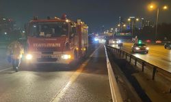 Otomobilde Uyuyan Sürücüyü İtfaiye Uyandırdı